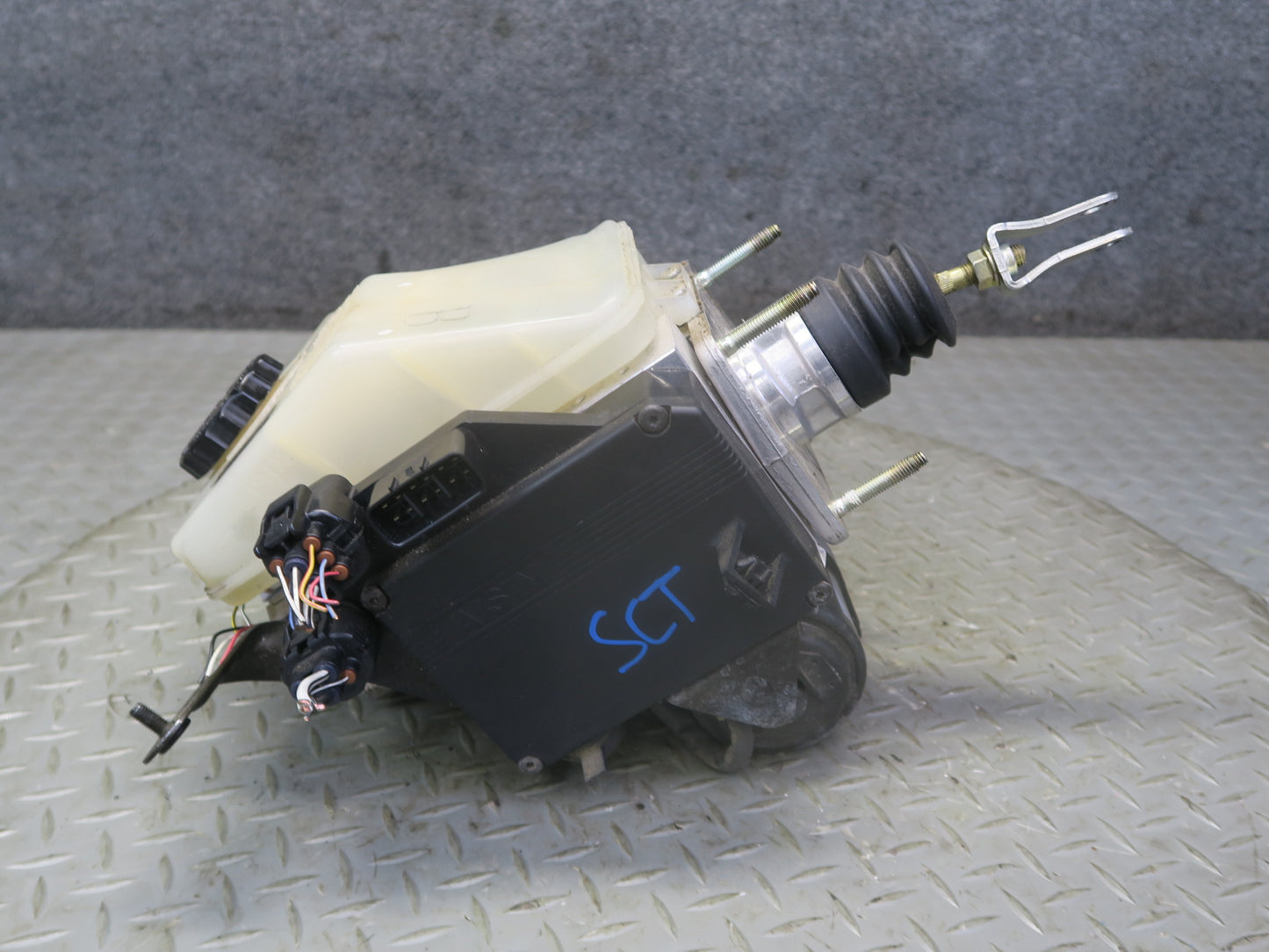 02-10 Lexus Z40 SC430 ABS Pump Brake Master Cylinder Booster Fluid Reservoir OEM