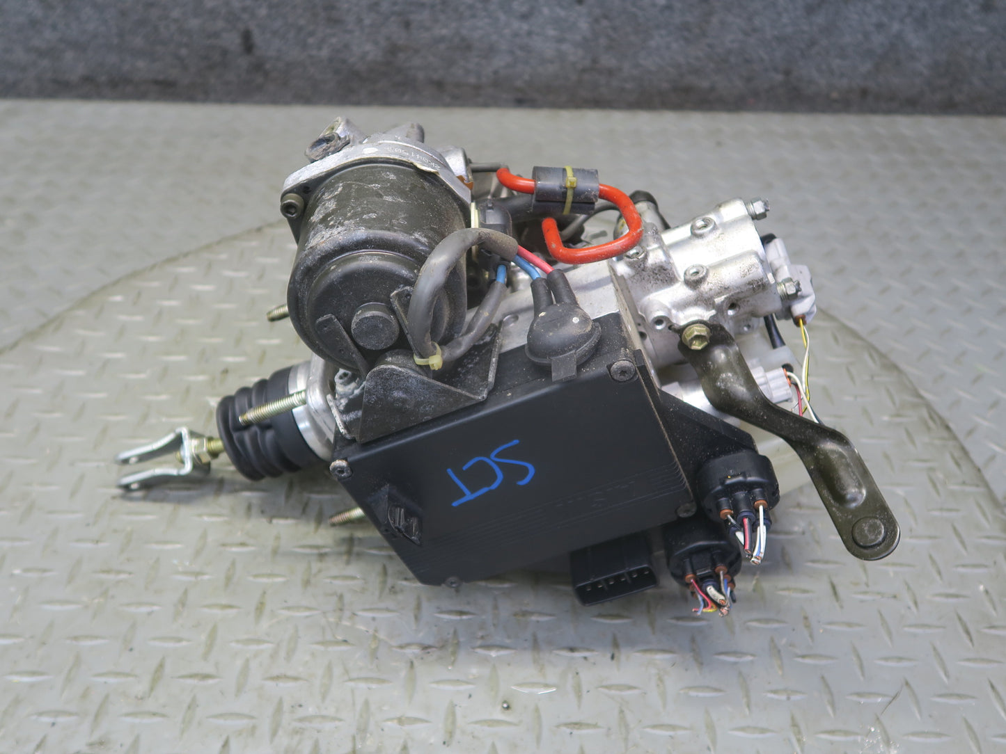 02-10 Lexus Z40 SC430 ABS Pump Brake Master Cylinder Booster Fluid Reservoir OEM