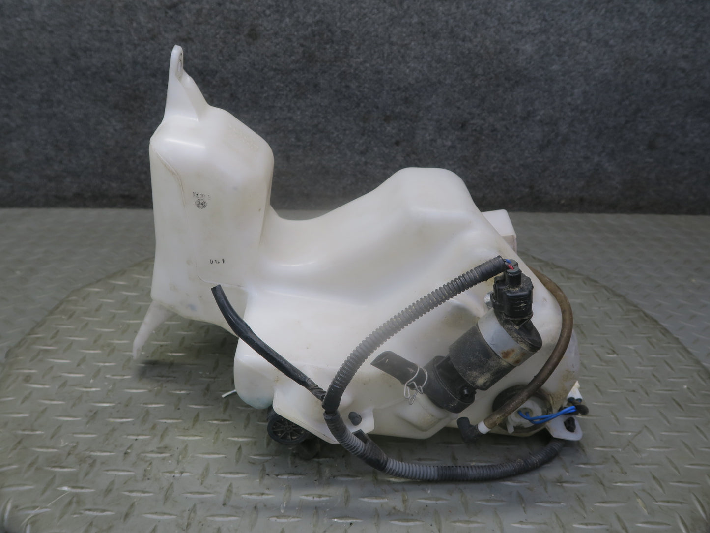 02-10 Lexus UZZ40L SC430 Windshield Washer Fluid Reservoir w Pump & Neck OEM