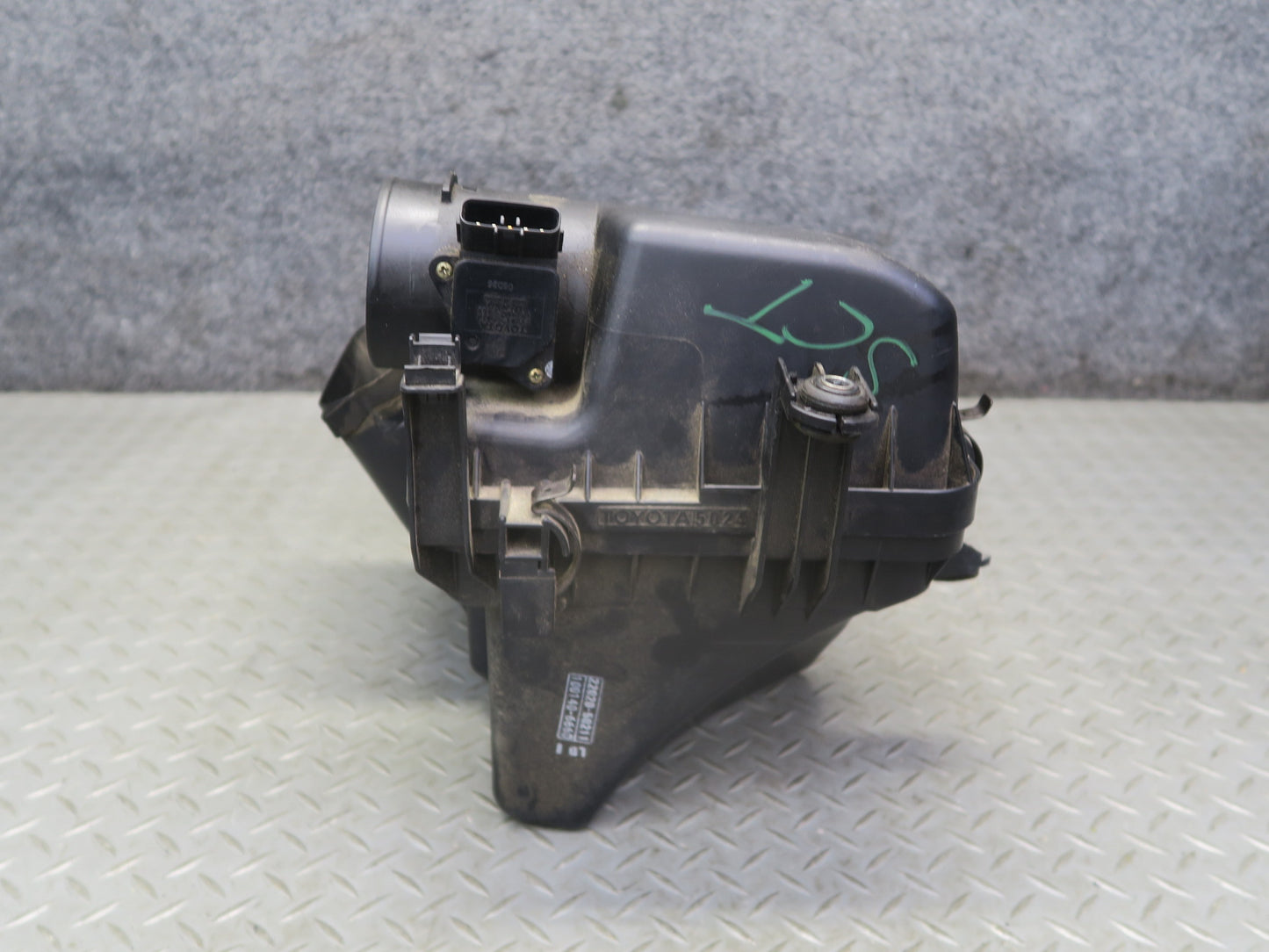 02-10 Lexus UZZ40L SC430 3UZFE Air Intake Cleaner Filter Box w MAF Sensor OEM