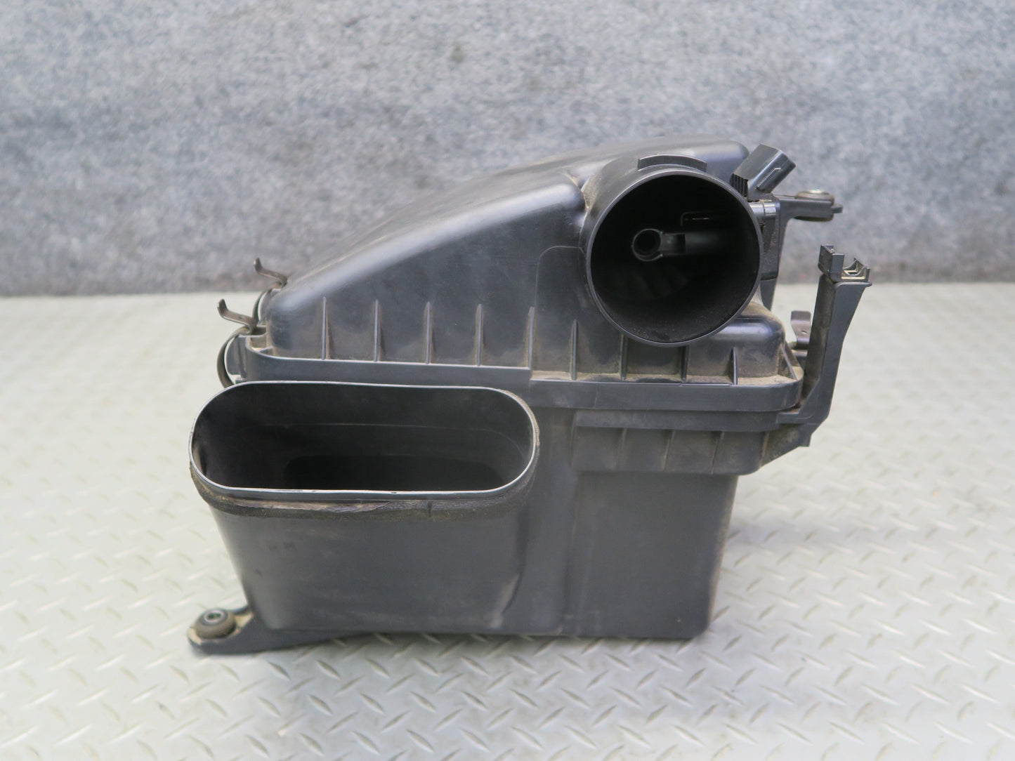 02-10 Lexus UZZ40L SC430 3UZFE Air Intake Cleaner Filter Box w MAF Sensor OEM