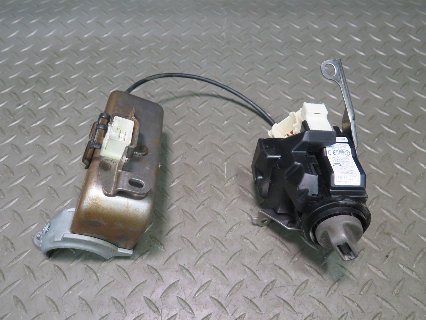 2005 Lexus UCF30L LS430 3UZFE Engine ECU ECM Ignition Trunk Door Lock KEY Set