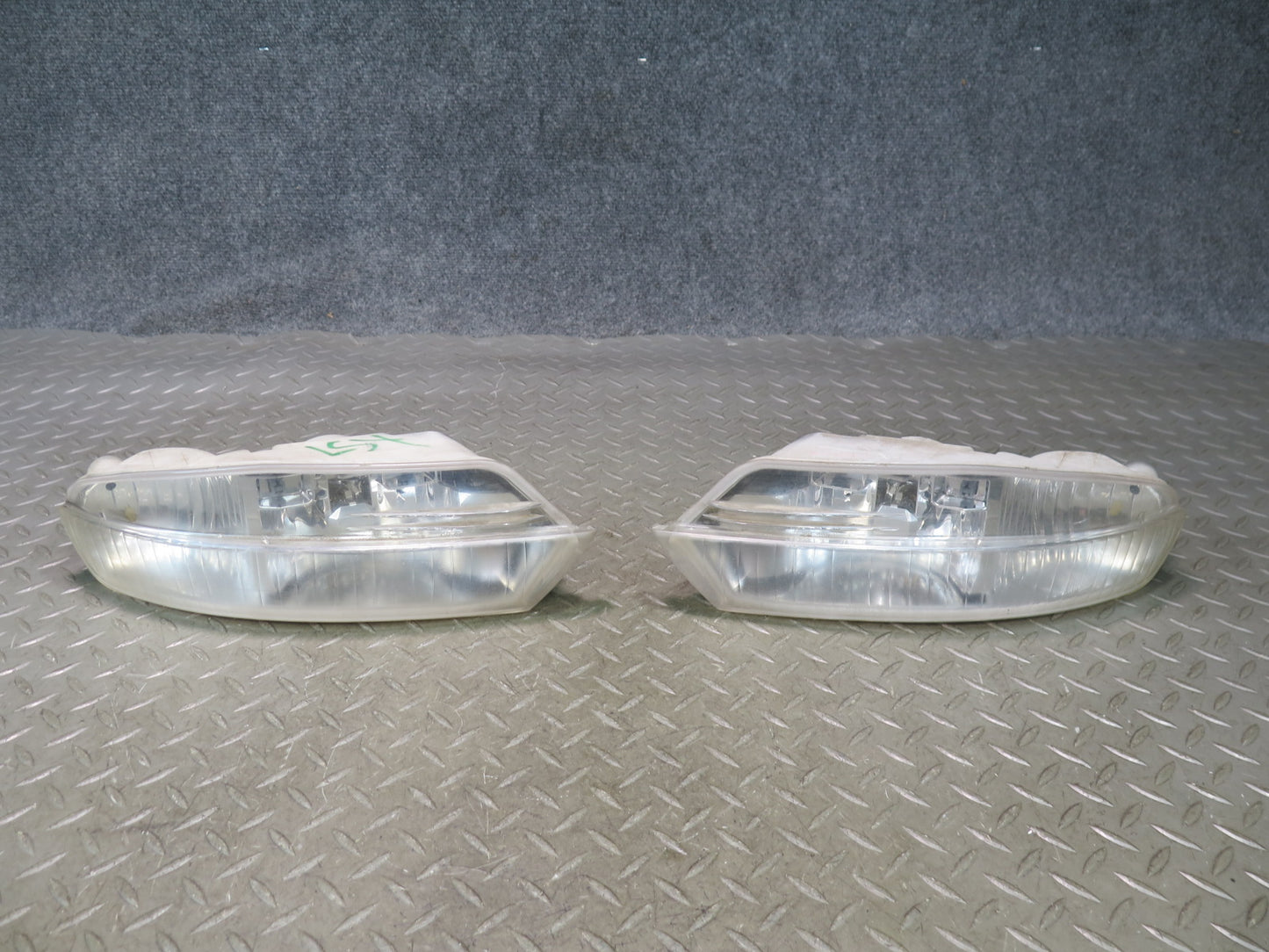 04-06 Lexus LS430 UCF30L Set of 2 Front Left & Right Fog Light Lamp OEM