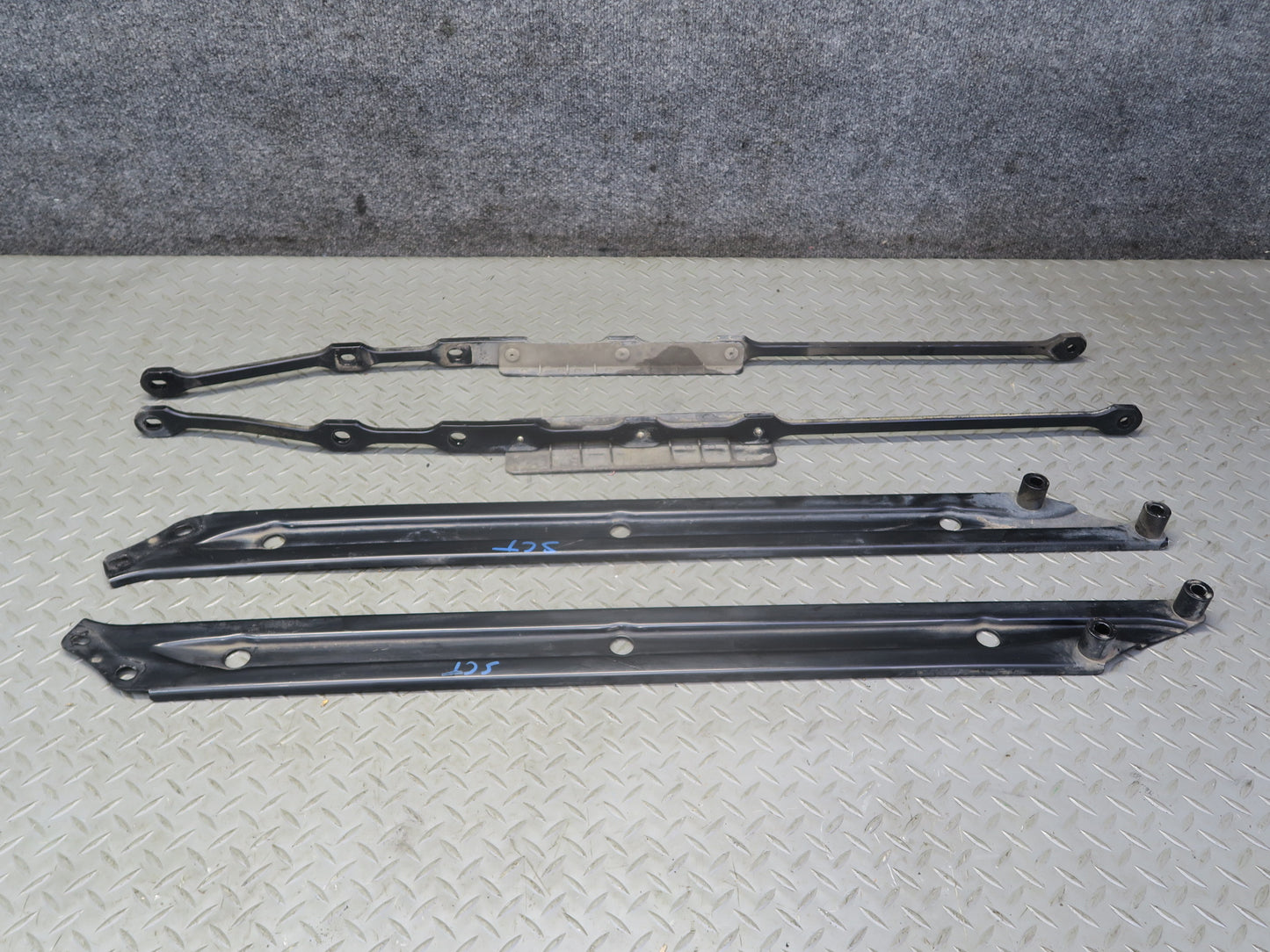 02-10 Lexus UZZ40L SC430 Set of 4 Rear Suspension Mounting Brace Plate 122K OEM