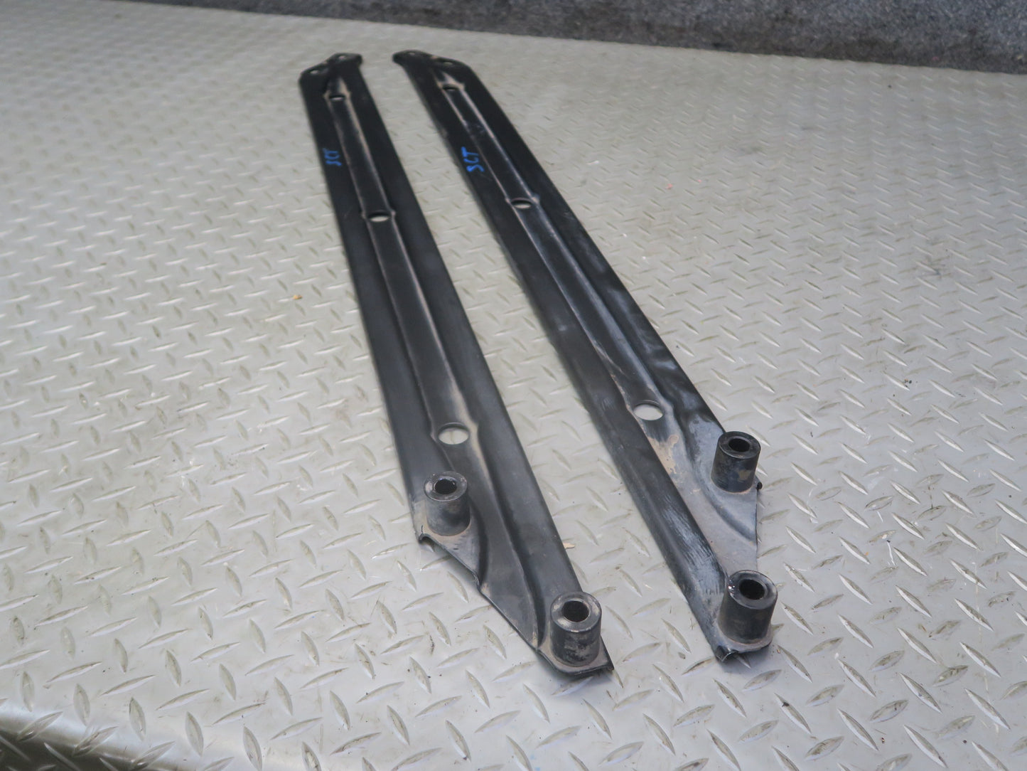 02-10 Lexus UZZ40L SC430 Set of 4 Rear Suspension Mounting Brace Plate 122K OEM