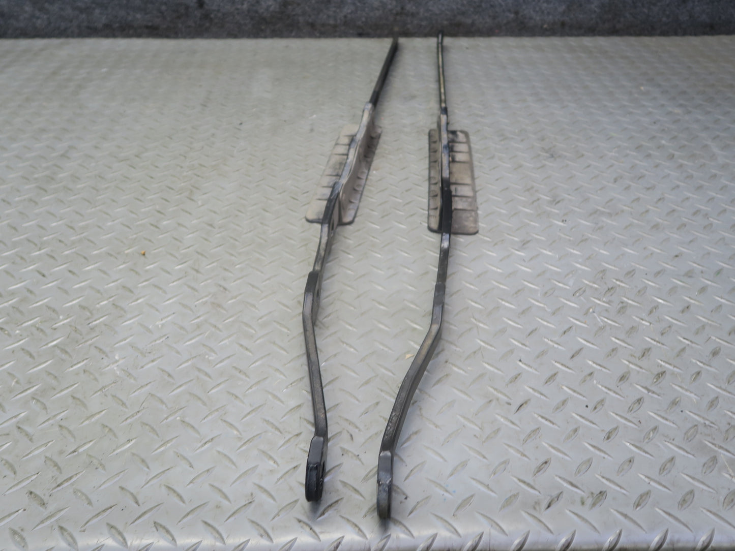 02-10 Lexus UZZ40L SC430 Set of 4 Rear Suspension Mounting Brace Plate 122K OEM