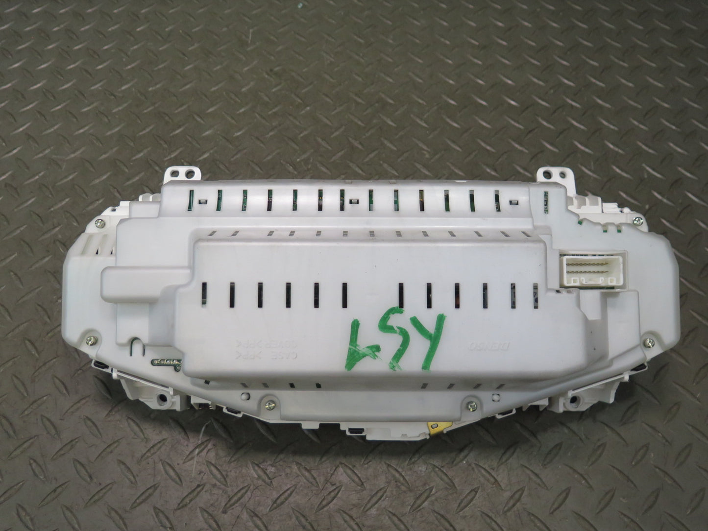 2005 Lexus UCF30L LS430 Instrument Cluster Gauge Speedometer OEM