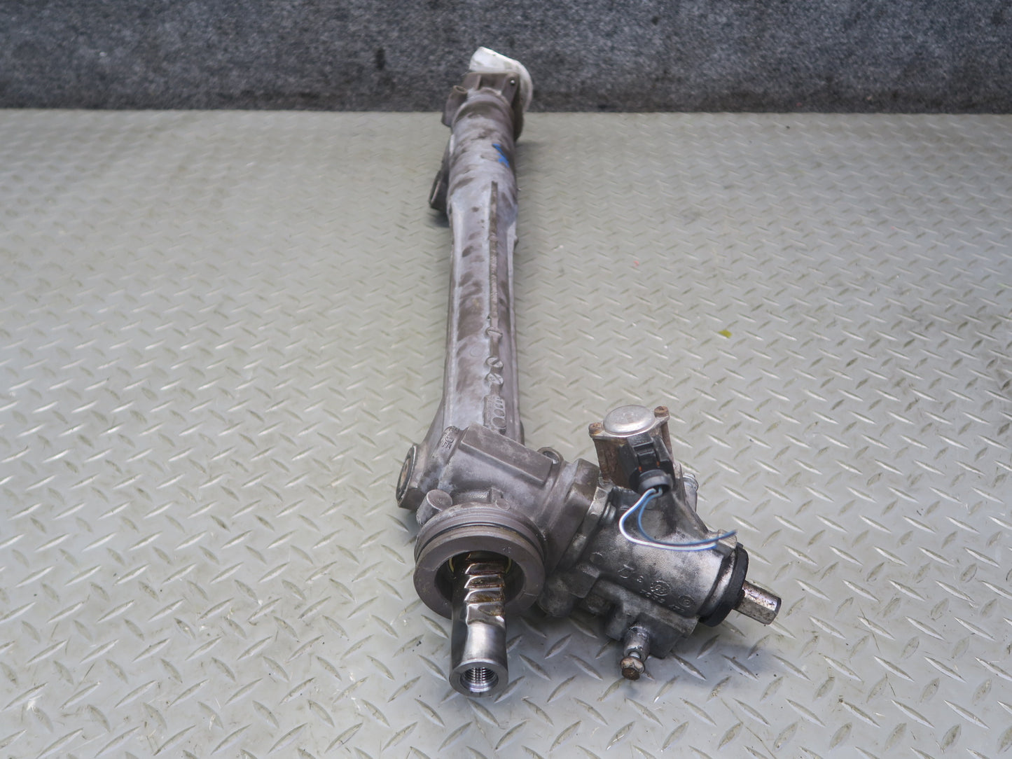 2003-2006 Porsche Cayenne 955 Power Steering Rack & Pinion 7L5422055K