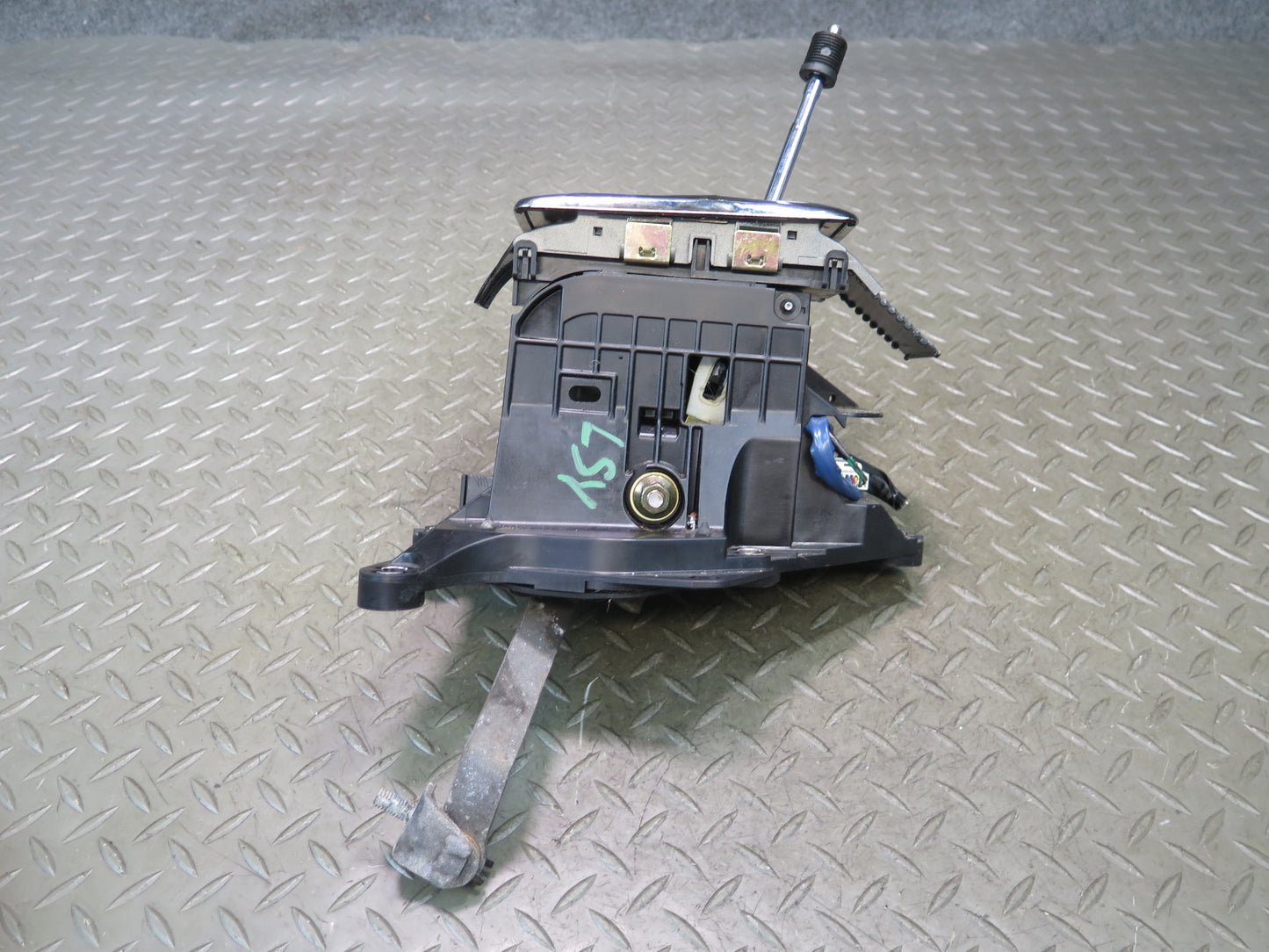 04-06 Lexus UCF30L LS430 A/T Automatic Transmission Shifter OEM