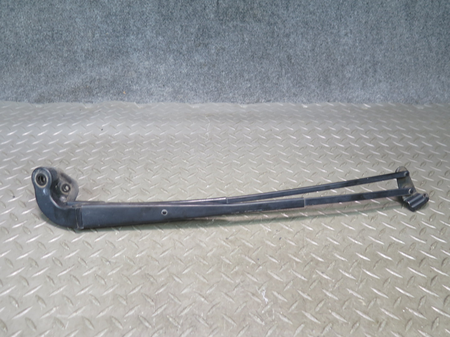 01-06 Lexus UCF30L LS430 Set of 2 Front Left & Right Wiper Arm OEM