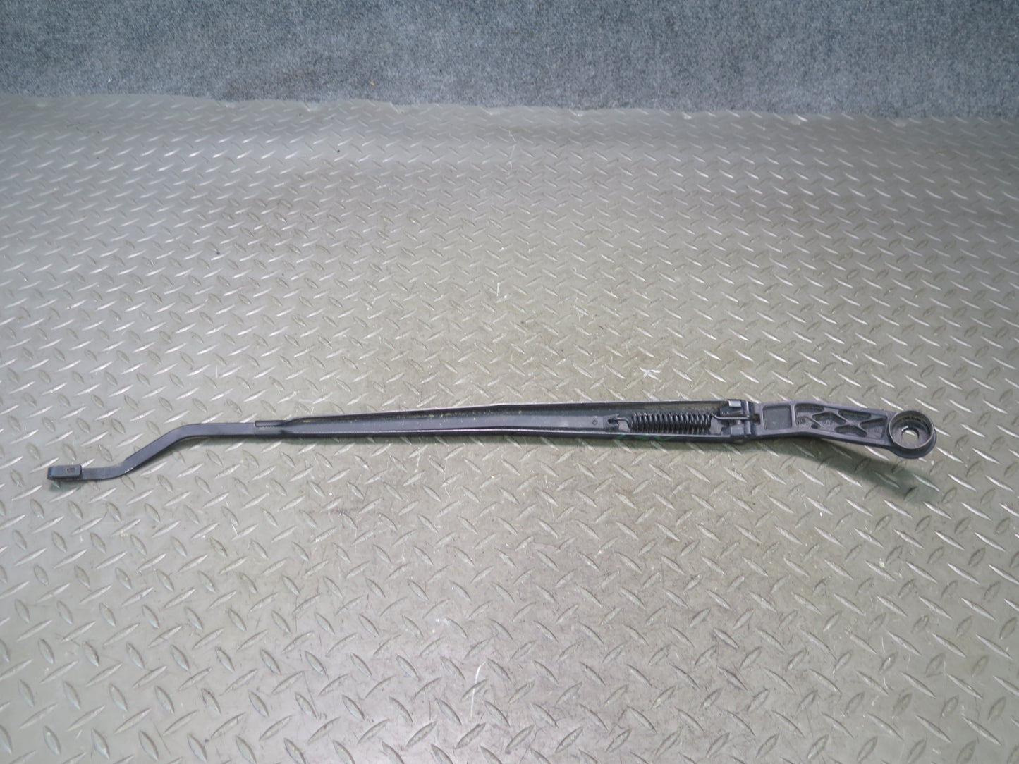 01-06 Lexus UCF30L LS430 Set of 2 Front Left & Right Wiper Arm OEM