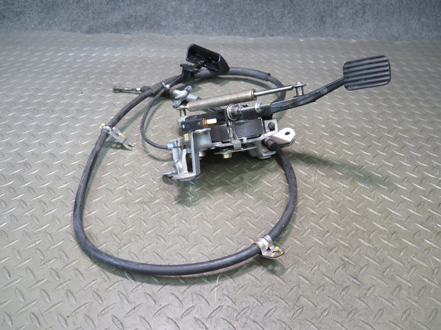 01-06 Lexus UCF30L LS430 Emergency Parking Brake Pedal w Release & Cable OEM