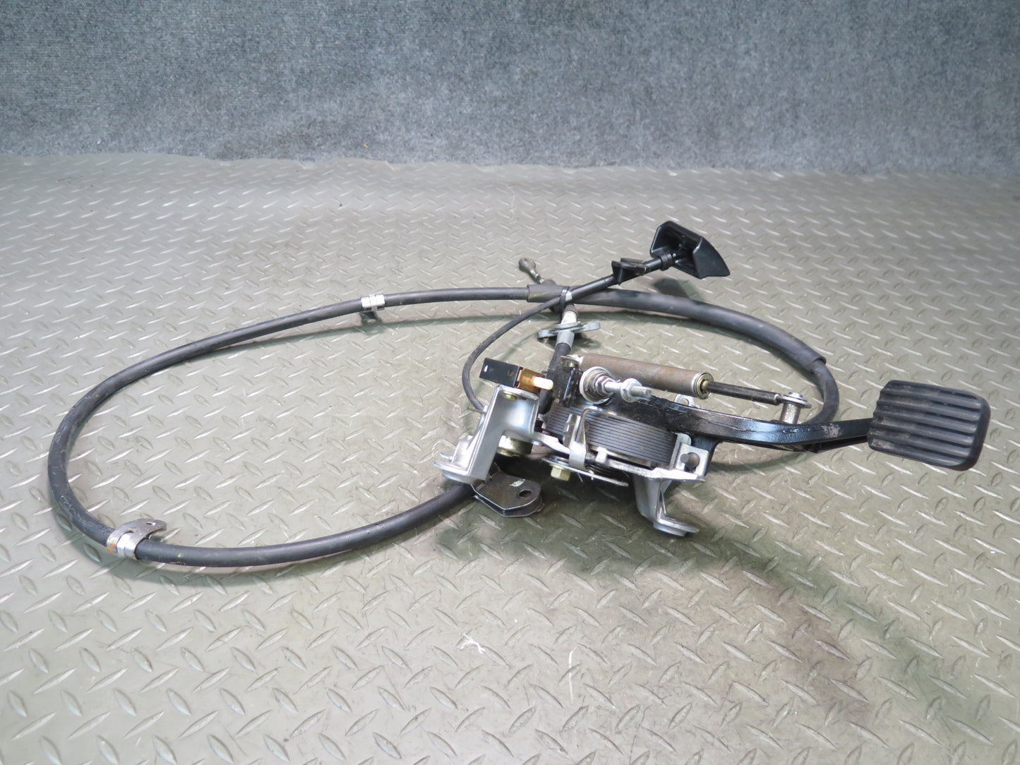 01-06 Lexus UCF30L LS430 Emergency Parking Brake Pedal w Release & Cable OEM