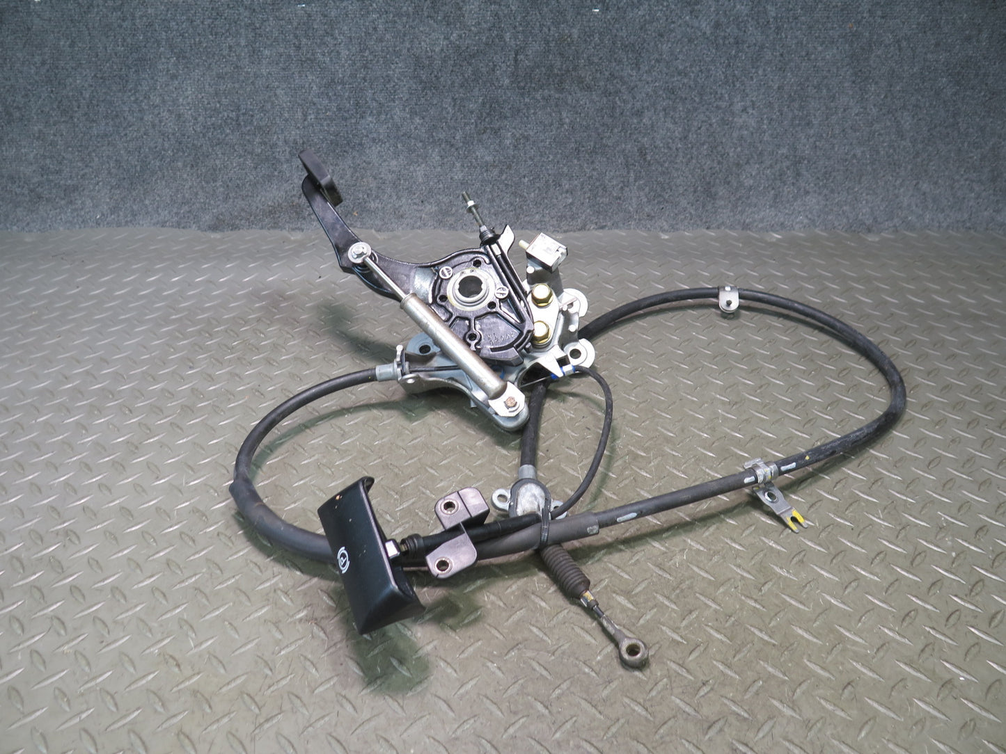 01-06 Lexus UCF30L LS430 Emergency Parking Brake Pedal w Release & Cable OEM
