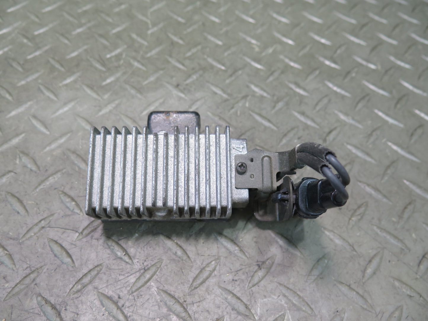 04-06 Lexus UCF30L LS430 Fuel Pump Resistor Module 23080-50140 OEM