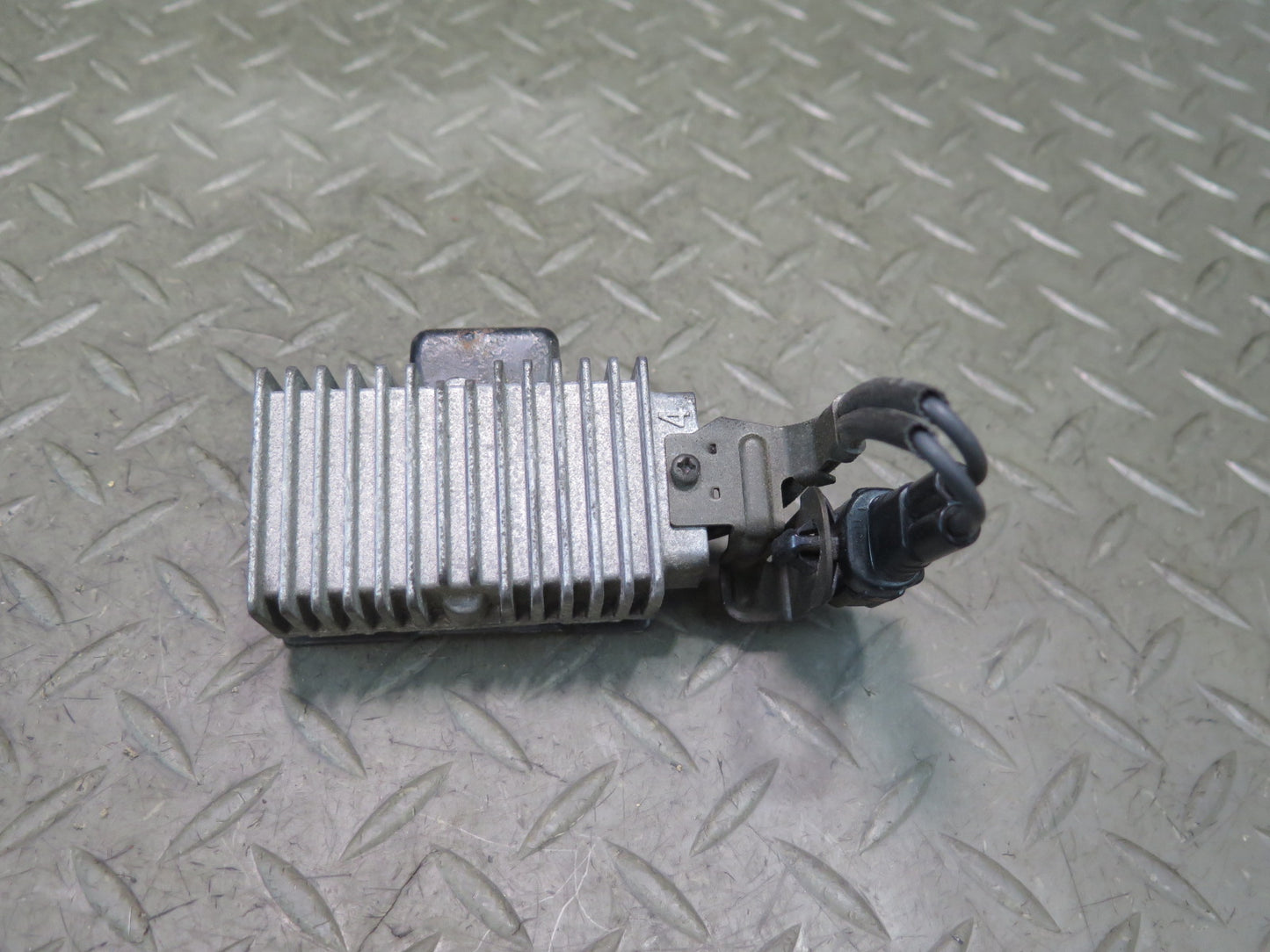 04-06 Lexus UCF30L LS430 Fuel Pump Resistor Module 23080-50140 OEM
