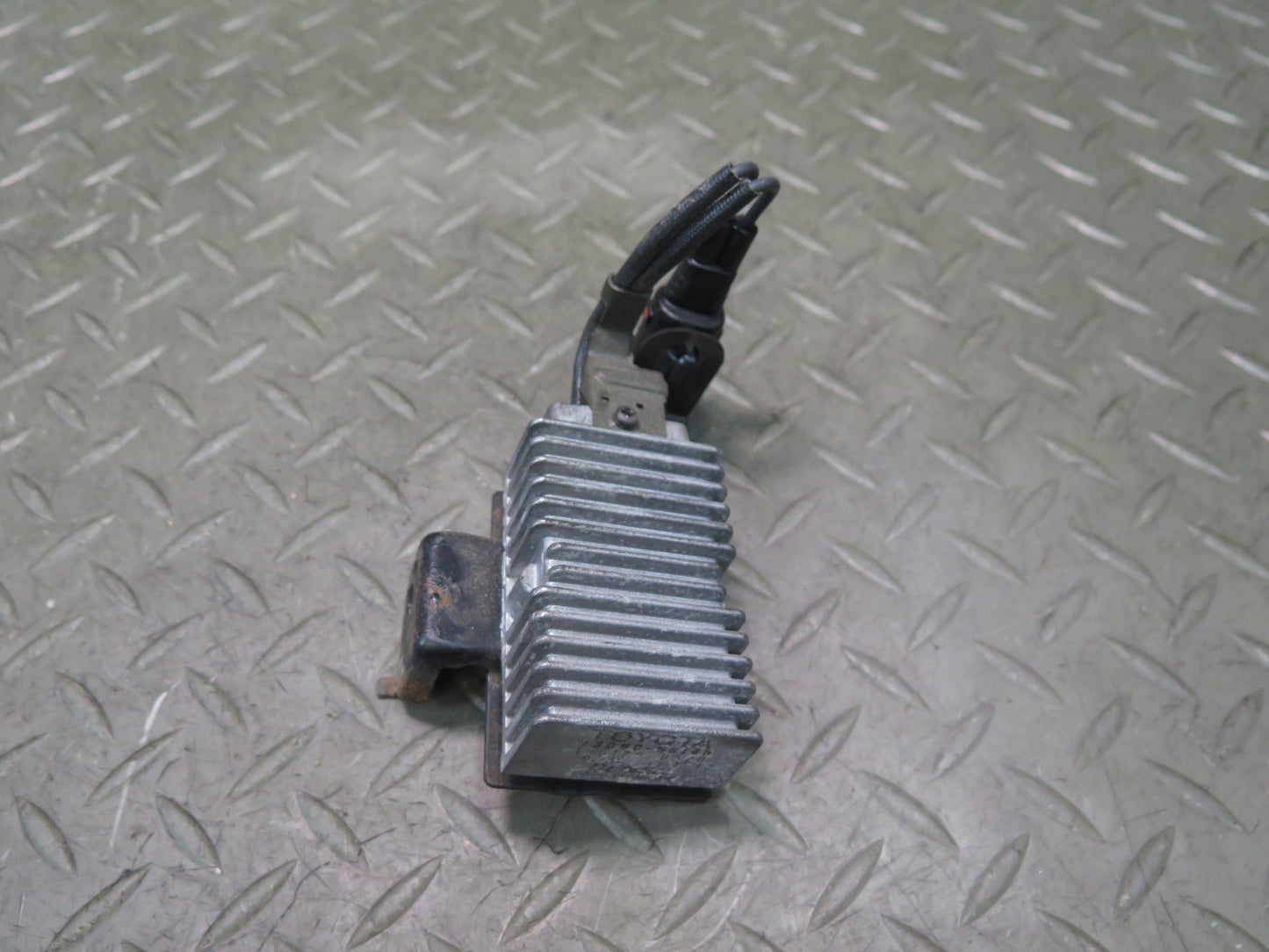 04-06 Lexus UCF30L LS430 Fuel Pump Resistor Module 23080-50140 OEM