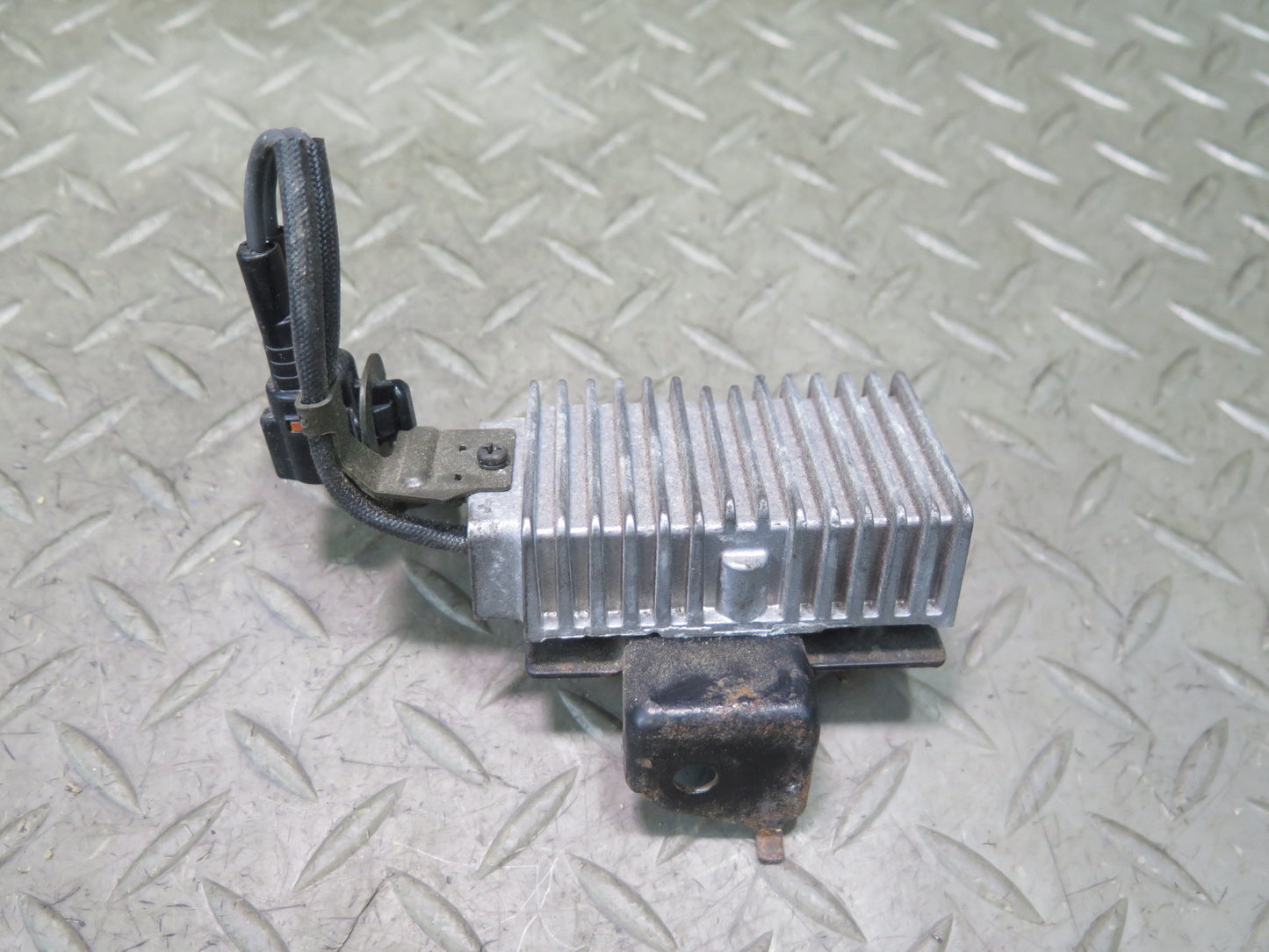 04-06 Lexus UCF30L LS430 Fuel Pump Resistor Module 23080-50140 OEM