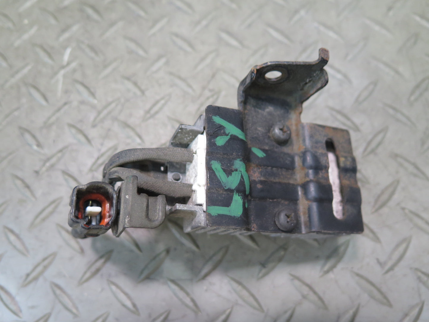 04-06 Lexus UCF30L LS430 Fuel Pump Resistor Module 23080-50140 OEM