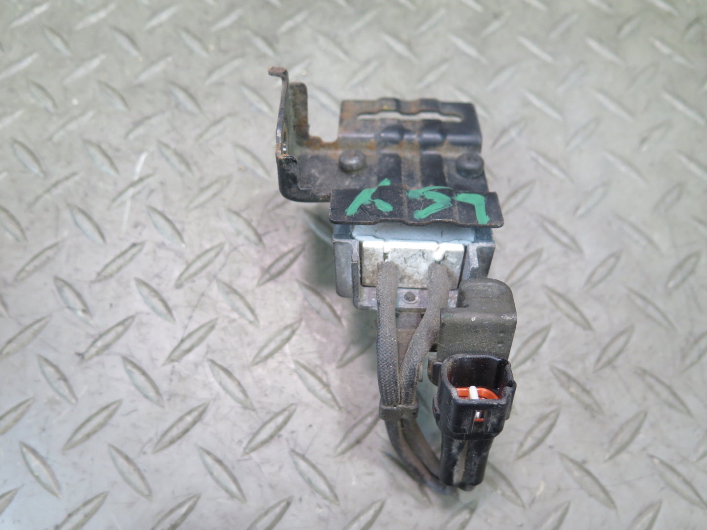 04-06 Lexus UCF30L LS430 Fuel Pump Resistor Module 23080-50140 OEM