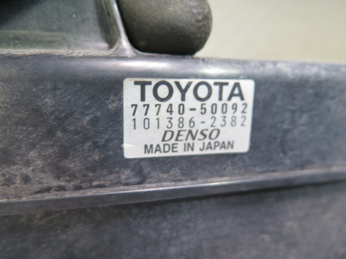 01-06 Lexus UCF30L LS430 Fuel Evap Vapor Charcoal Canister 77740-50092 OEM