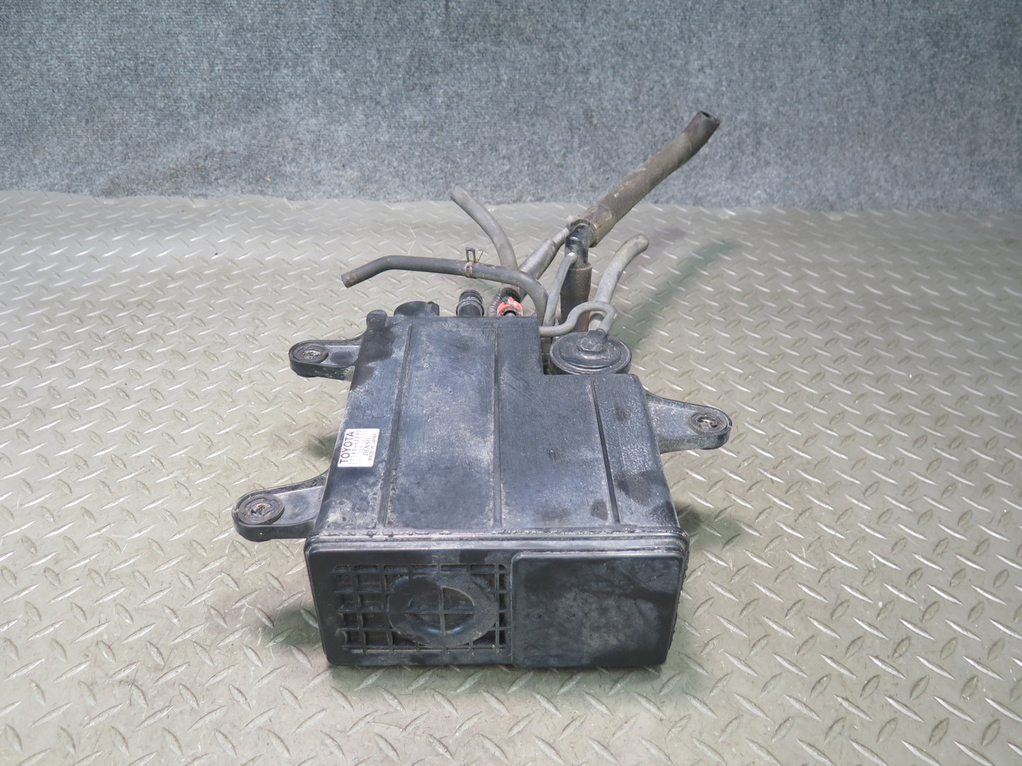 01-06 Lexus UCF30L LS430 Fuel Evap Vapor Charcoal Canister 77740-50092 OEM