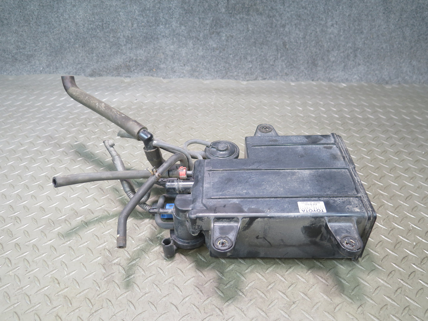 01-06 Lexus UCF30L LS430 Fuel Evap Vapor Charcoal Canister 77740-50092 OEM