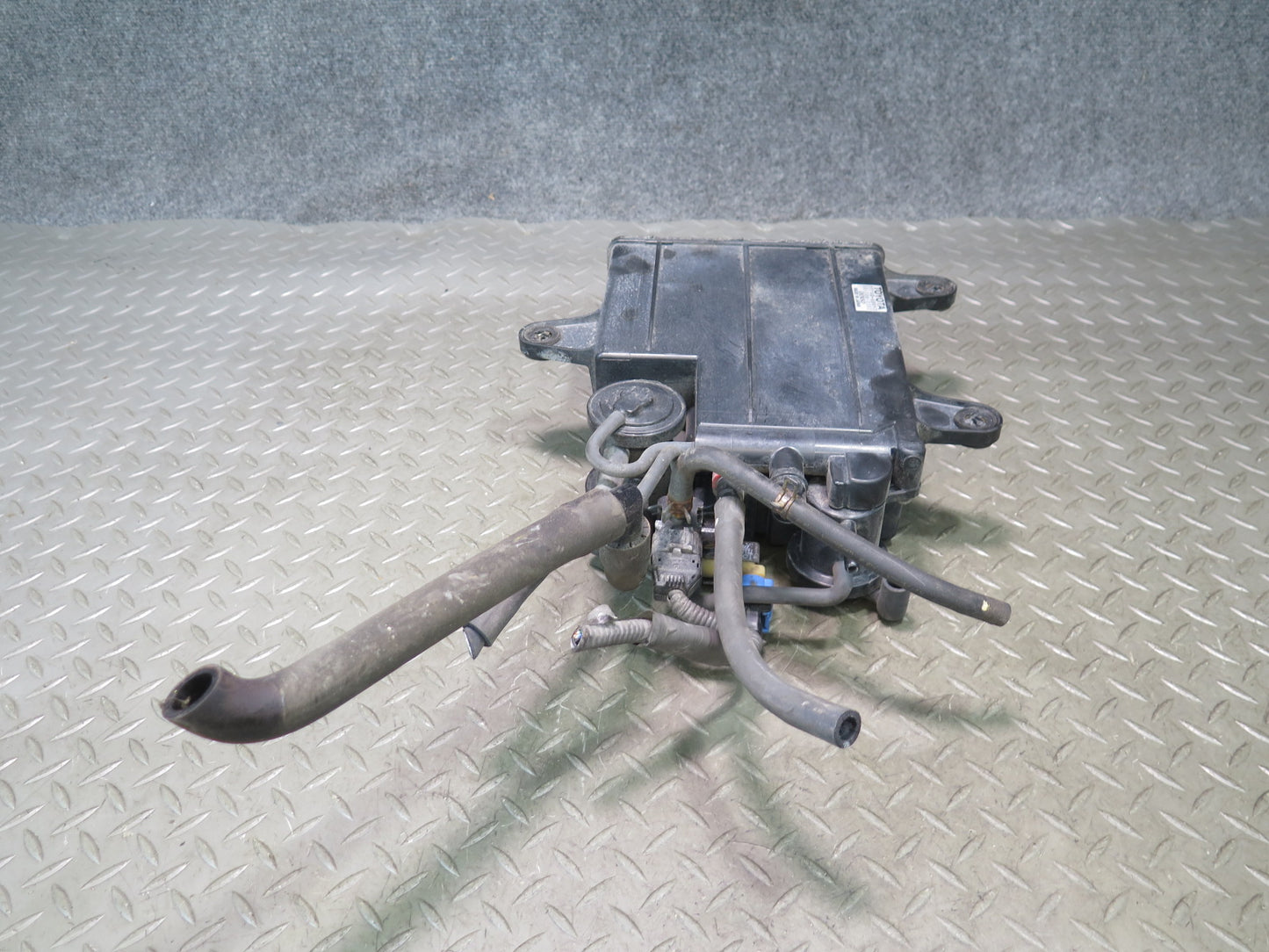 01-06 Lexus UCF30L LS430 Fuel Evap Vapor Charcoal Canister 77740-50092 OEM