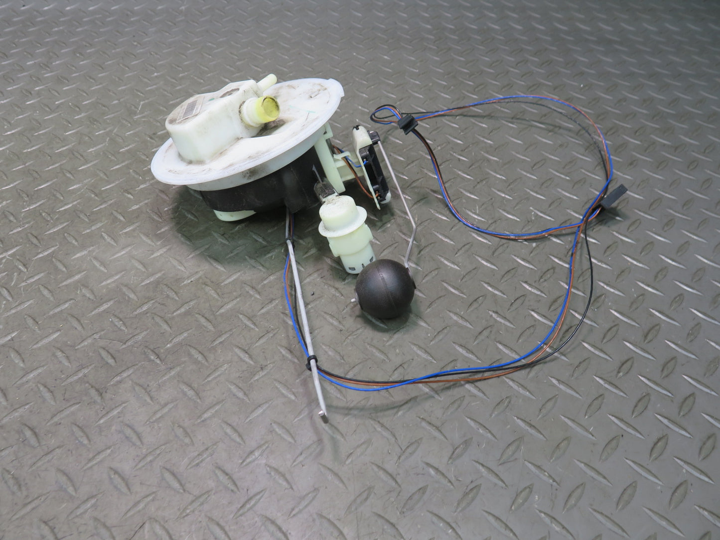 13-16 Audi RS5 4.2L V8 Fuel Pump Level Sensor Sending Unit Assembly OEM