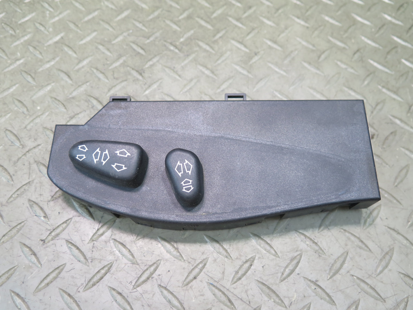 01-06 BMW E46 330ci Convertible Front Right Seat Adjustment Control Switch OEM