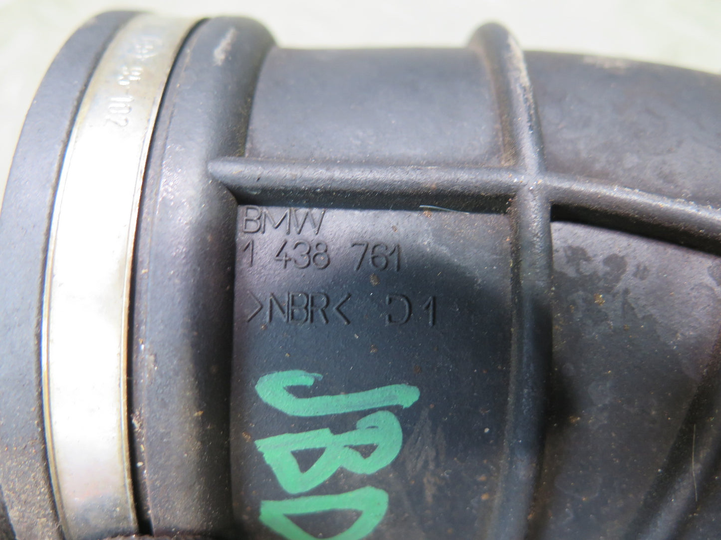 01-06 BMW E46 330Ci M54 3.0L Air Intake Duct Hose Boot Tube 1438761 OEM