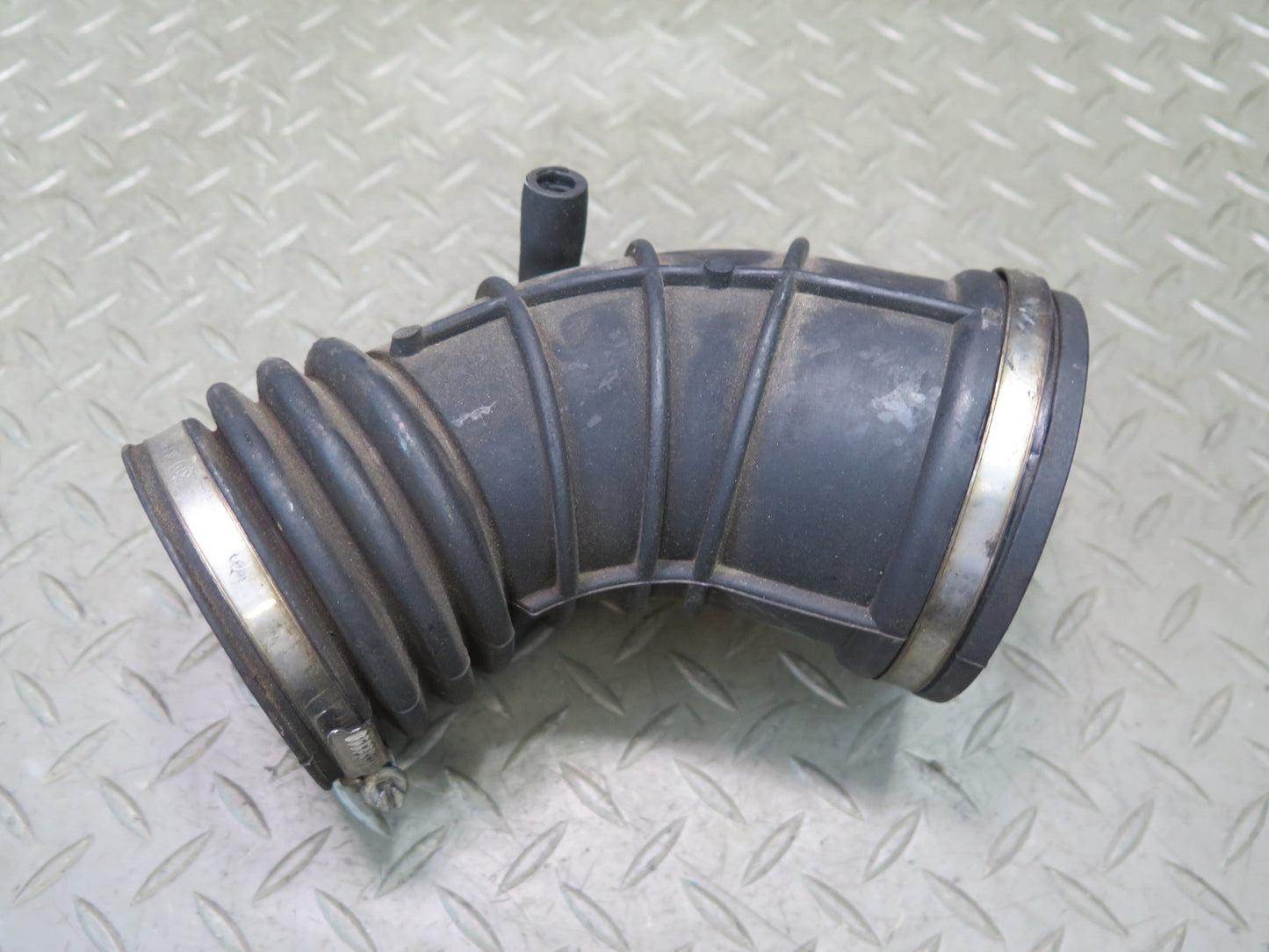 01-06 BMW E46 330Ci M54 3.0L Air Intake Duct Hose Boot Tube 1438761 OEM