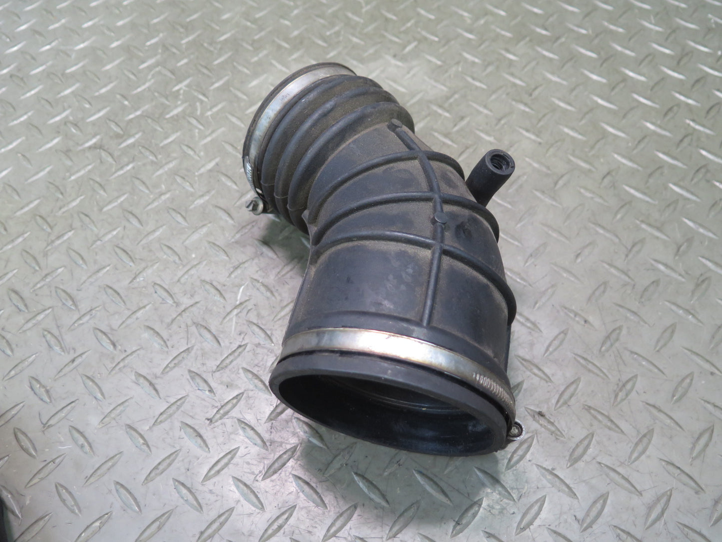 01-06 BMW E46 330Ci M54 3.0L Air Intake Duct Hose Boot Tube 1438761 OEM