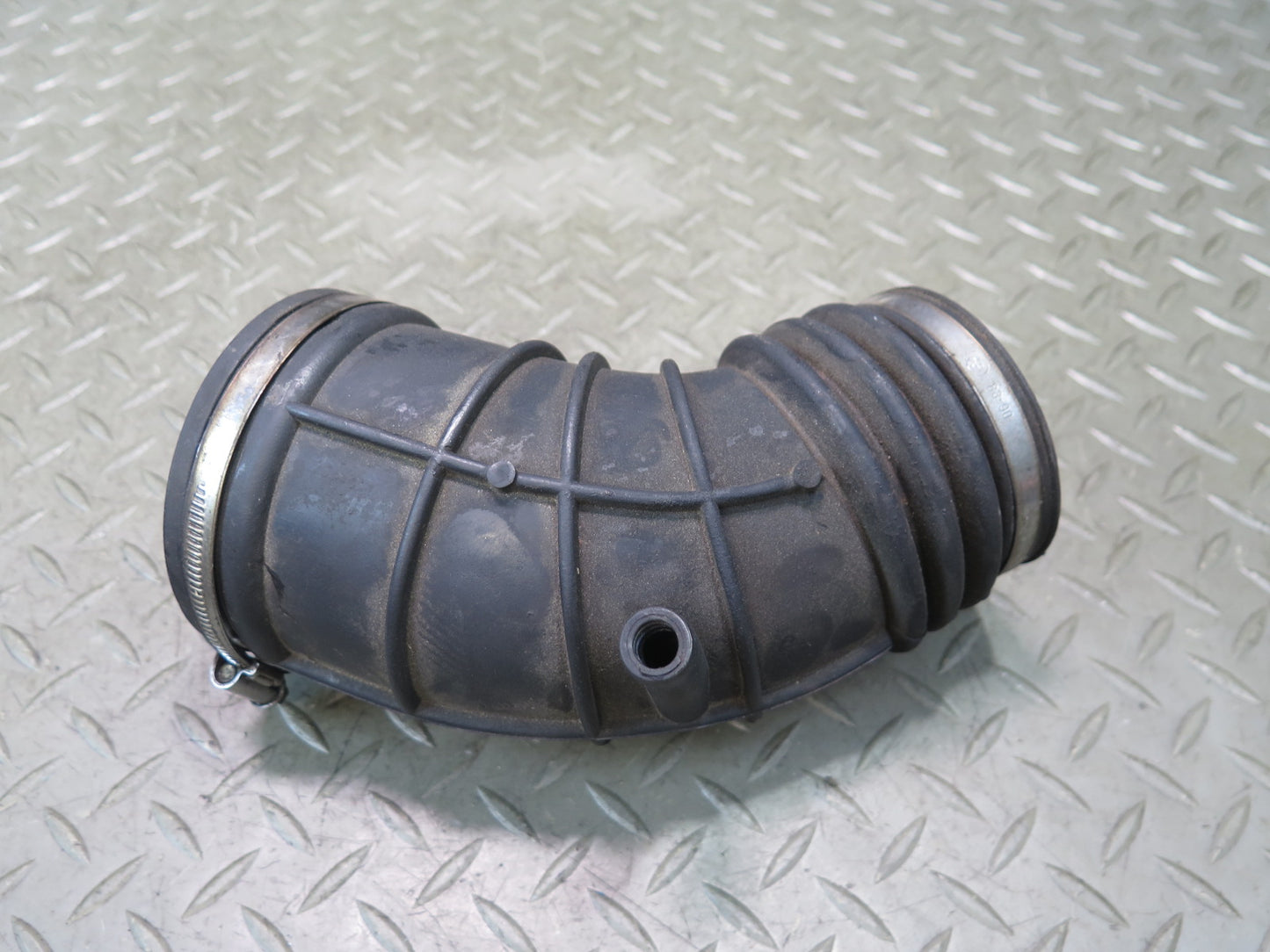 01-06 BMW E46 330Ci M54 3.0L Air Intake Duct Hose Boot Tube 1438761 OEM