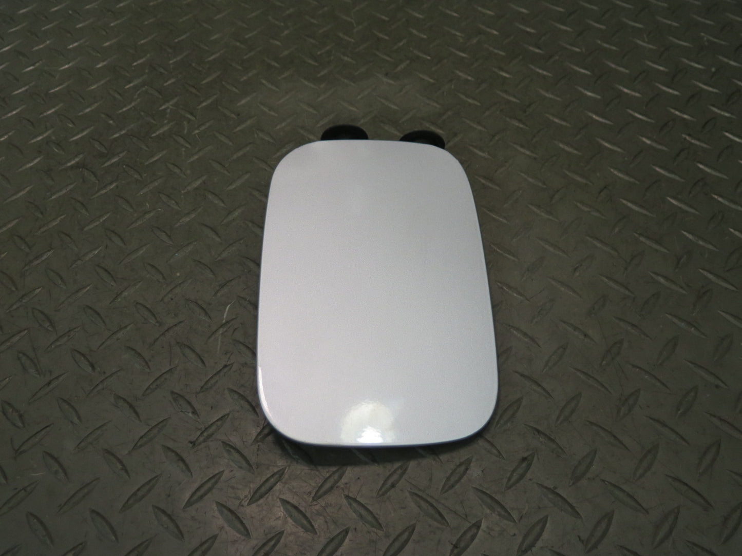 01-06 BMW E46 330ci Convertible Fuel Tank Filler Door Lid Cover Titan Silver OEM