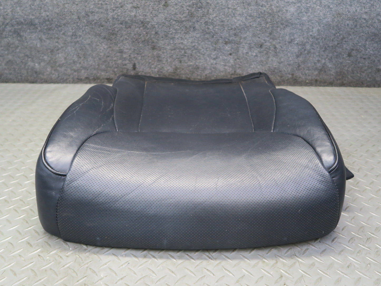 04-06 Lexus UCF30L LS430 Front Right Seat Lower Leather Cushion Black OEM