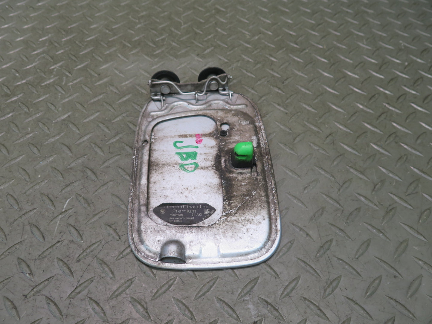 01-06 BMW E46 330ci Convertible Fuel Tank Filler Door Lid Cover Titan Silver OEM