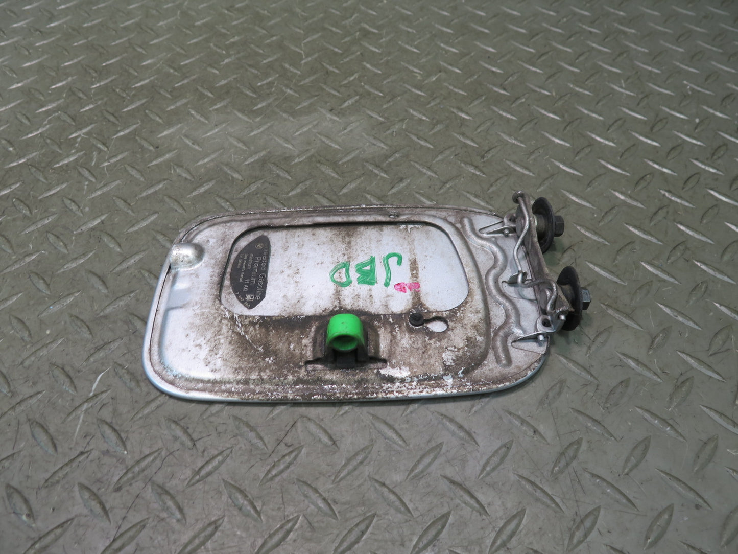 01-06 BMW E46 330ci Convertible Fuel Tank Filler Door Lid Cover Titan Silver OEM
