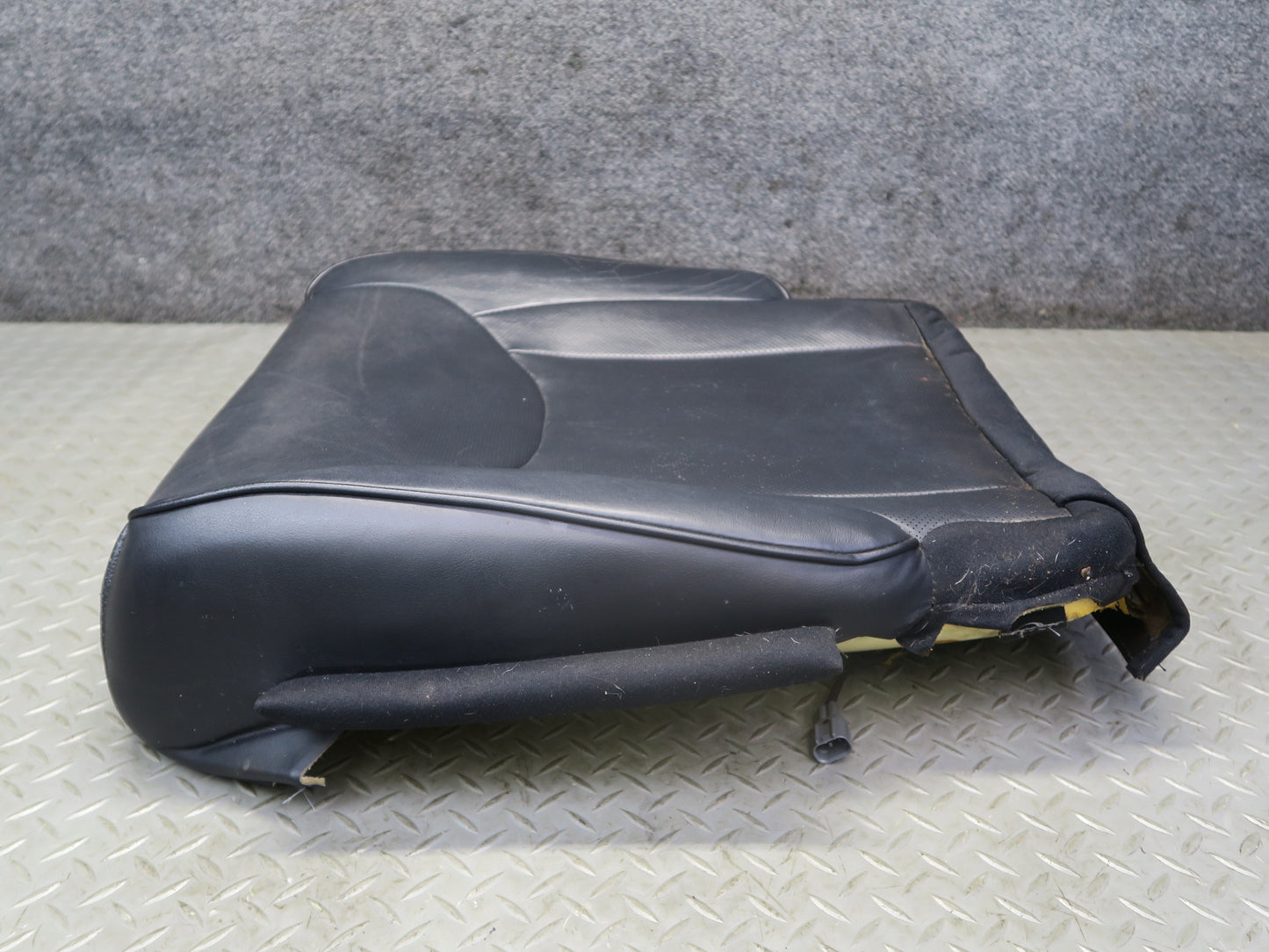 04-06 Lexus UCF30L LS430 Front Right Seat Lower Leather Cushion Black OEM