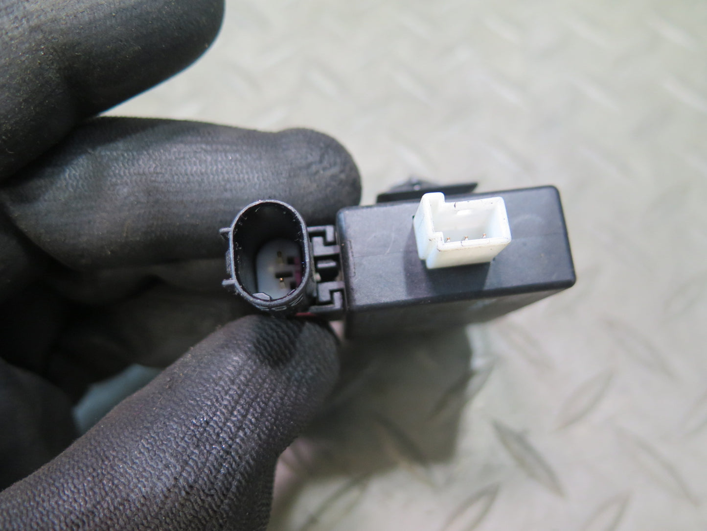 01-06 BMW E46 330ci Seat Occupancy Sensor 8367242 OEM