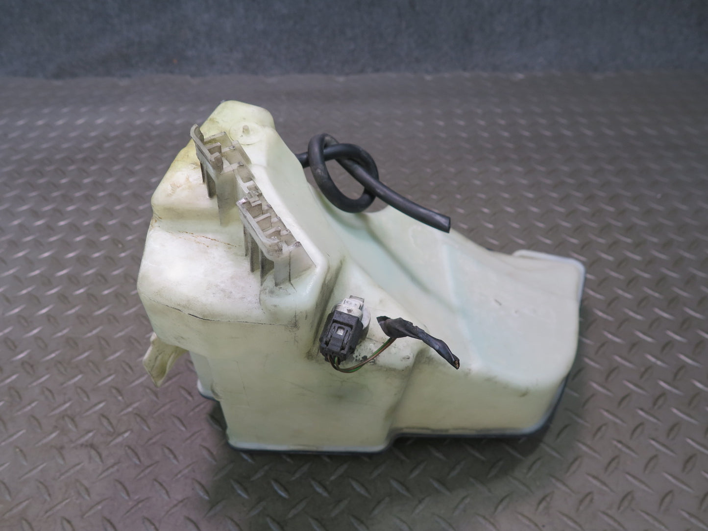 01-06 BMW E46 330CI Windshield Washer Fluid Reservoir Tank w Pump 7007970 OEM