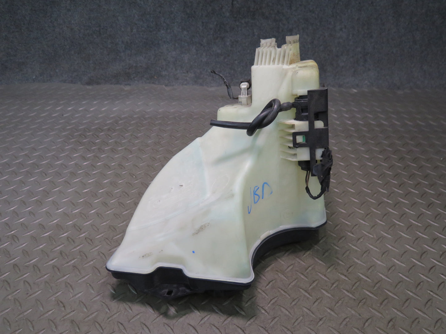 01-06 BMW E46 330CI Windshield Washer Fluid Reservoir Tank w Pump 7007970 OEM
