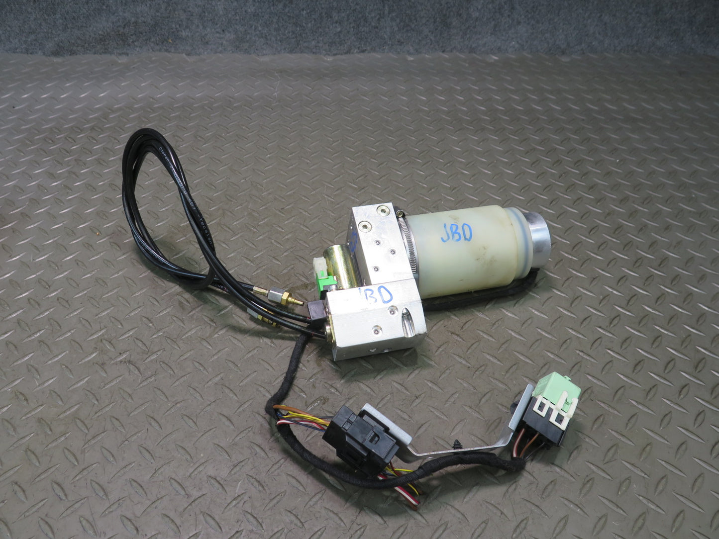 01-06 BMW E46 330ci Convert TOP Roof Hydraulic Pump Motor w Sound Insulation OEM