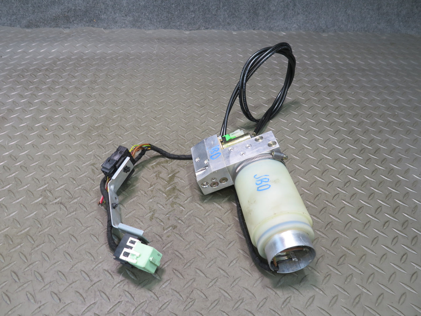 01-06 BMW E46 330ci Convert TOP Roof Hydraulic Pump Motor w Sound Insulation OEM