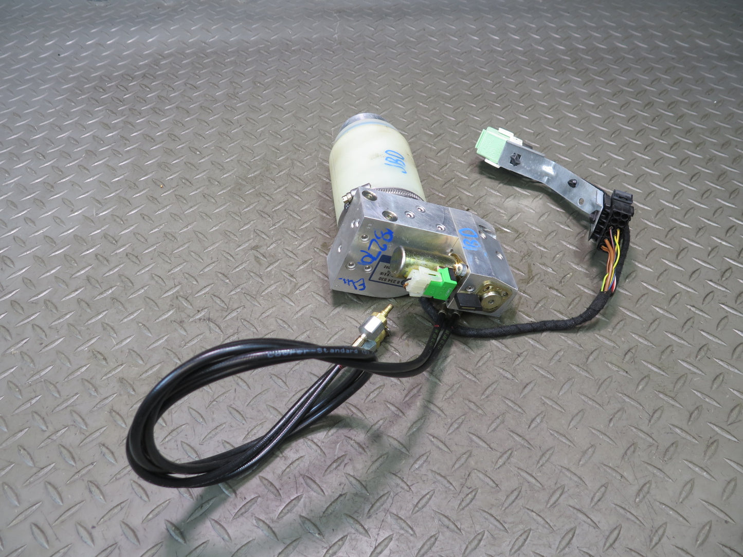 01-06 BMW E46 330ci Convert TOP Roof Hydraulic Pump Motor w Sound Insulation OEM