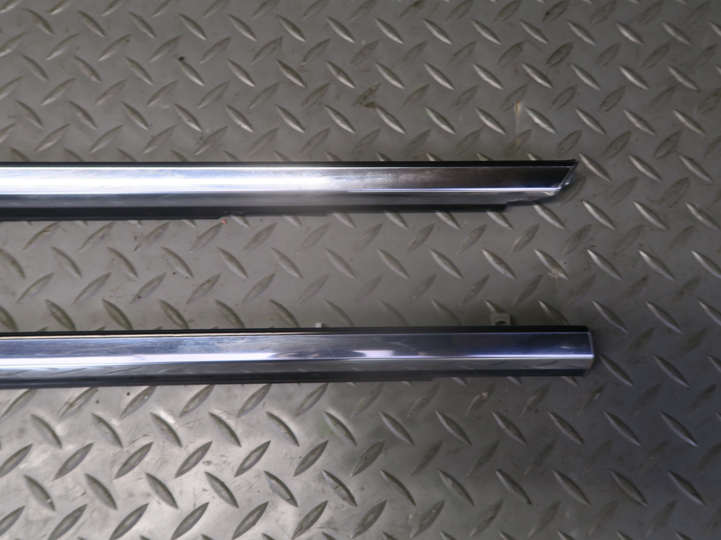 01-06 Lexus UCF30L LS430 Front Left & Right  Door Weatherstrip Molding Set OEM