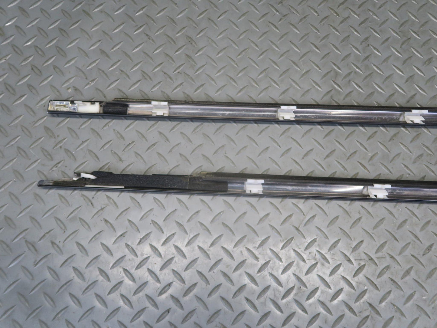 01-06 Lexus UCF30L LS430 Front Left & Right  Door Weatherstrip Molding Set OEM
