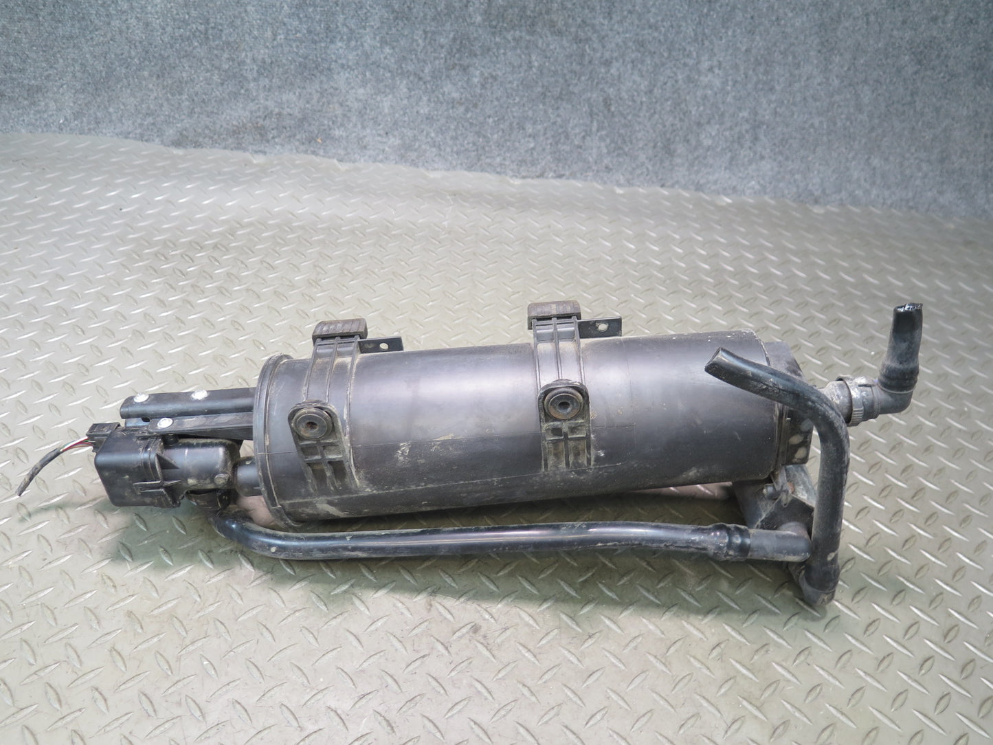 01-03 BMW E46 330ci M54 Fuel Evap Vapor Charcoal Canister w Leak Pump Assy OEM