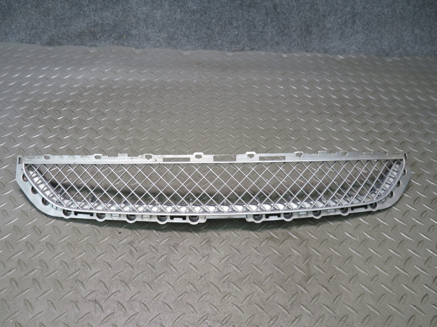 01-03 BMW E46 330Ci Coupe Convert Front Bumper Lower Center Grille 8204363 OEM