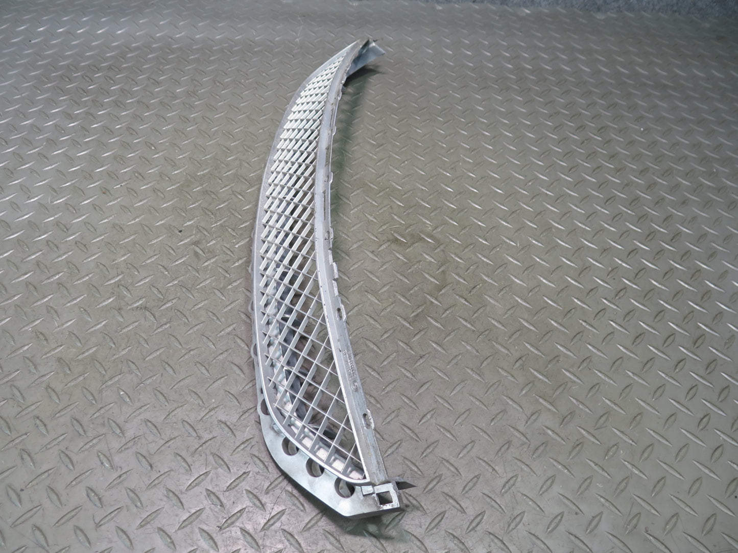 01-03 BMW E46 330Ci Coupe Convert Front Bumper Lower Center Grille 8204363 OEM